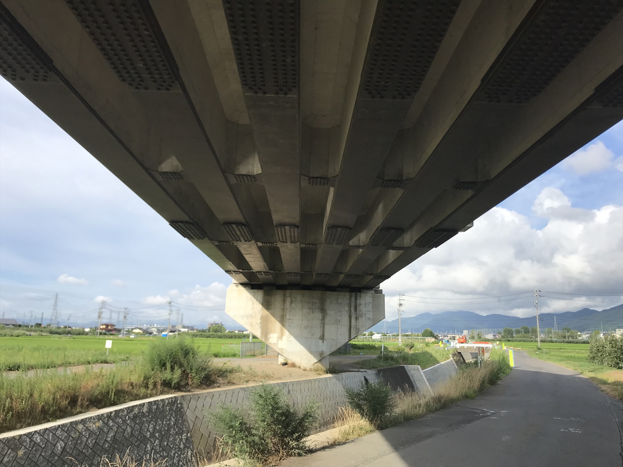 新田川を越える北陸新幹線と高架